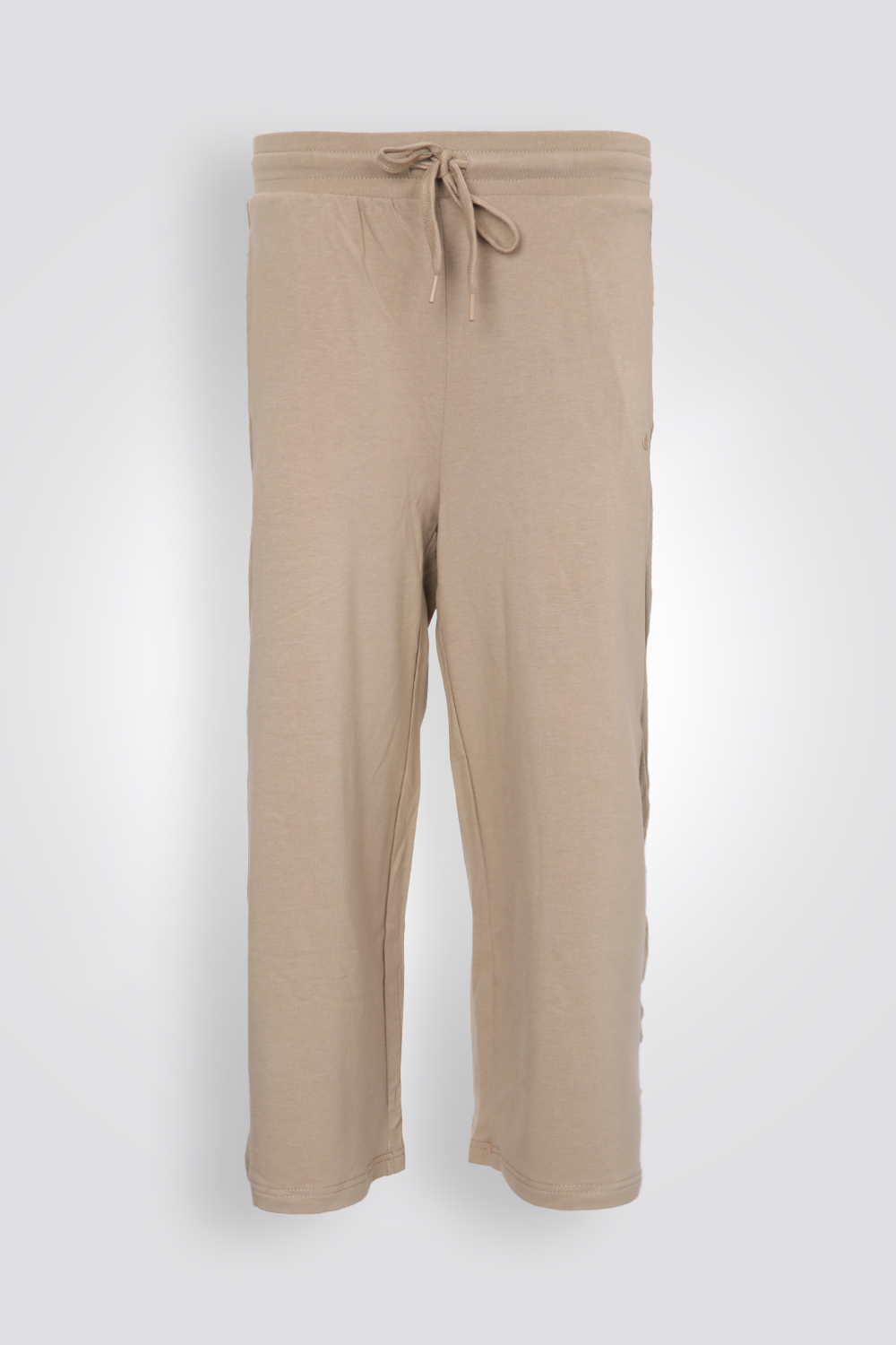 מכנסי בייסיק לנשים באורך 3/4 בצבע בז'