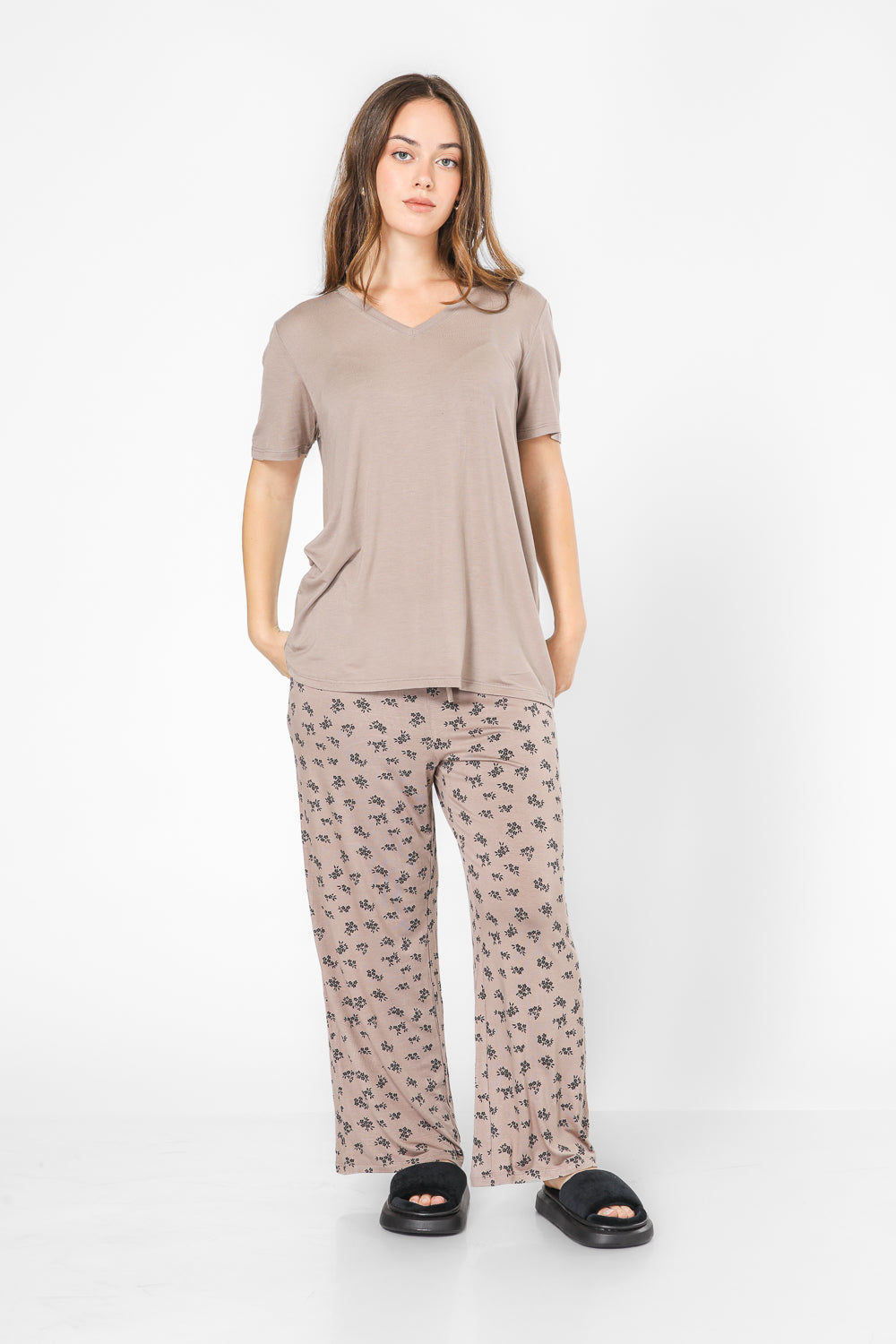 סט פיג’מה נעימה 7/8 בצבע חום