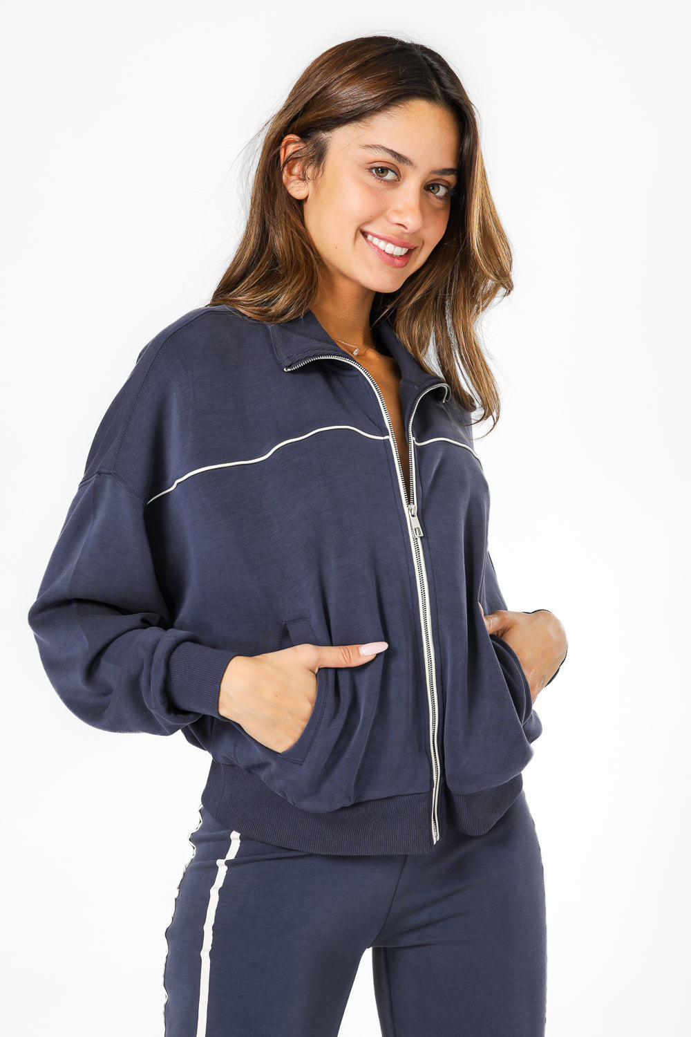 סווטשירט ספורטיבי עם רוכסן לנשים