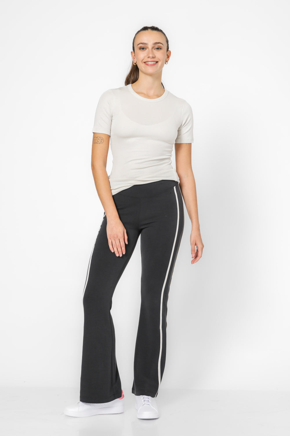 מכנסי טייץ ארוכים מתרחבים בצבע שחור