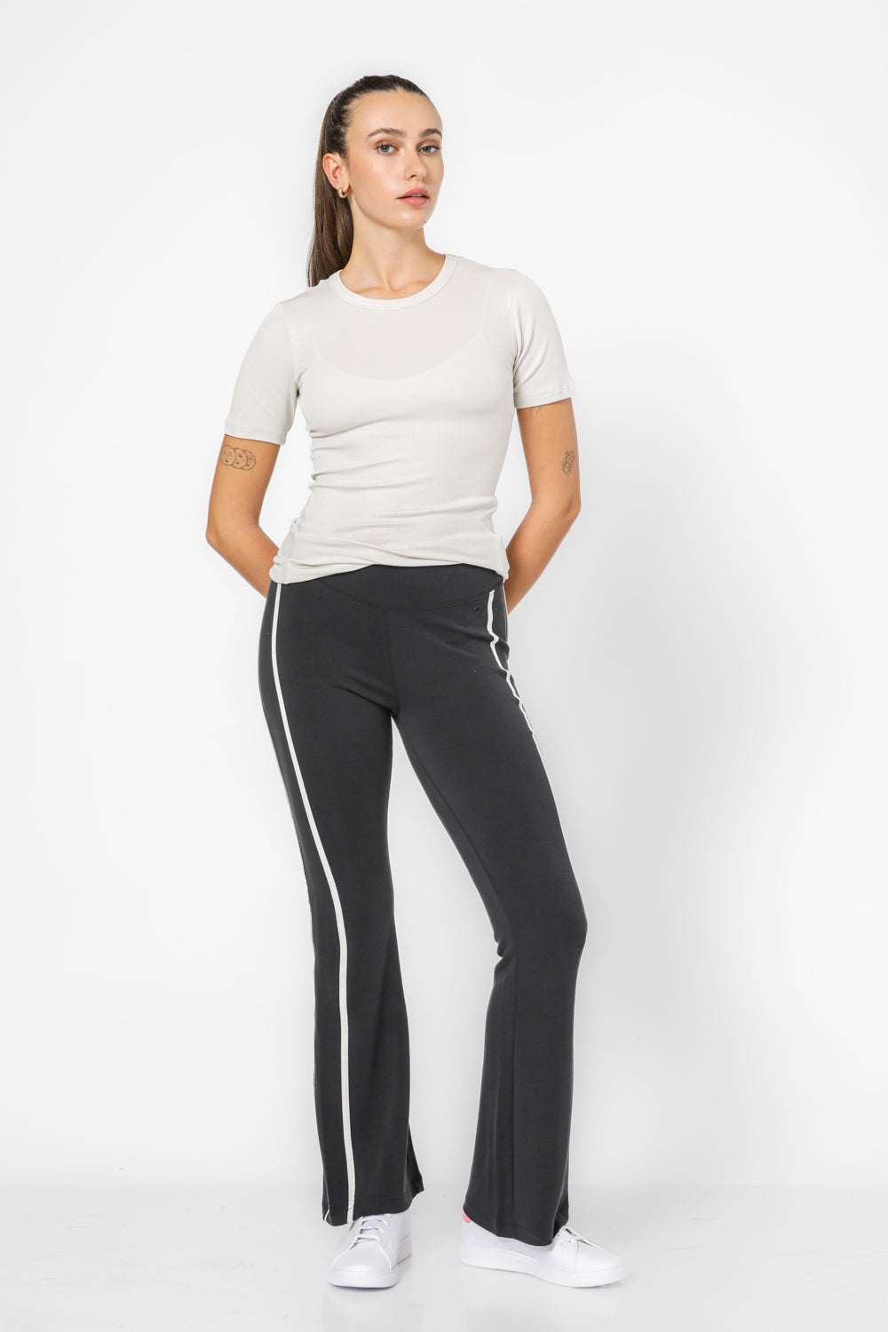 מכנסי טייץ ארוכים מתרחבים בצבע שחור