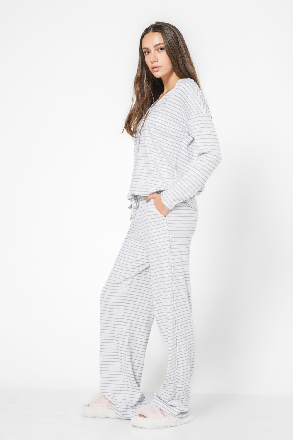 סט פיג'מה מכופתרת בהדפס פסים
