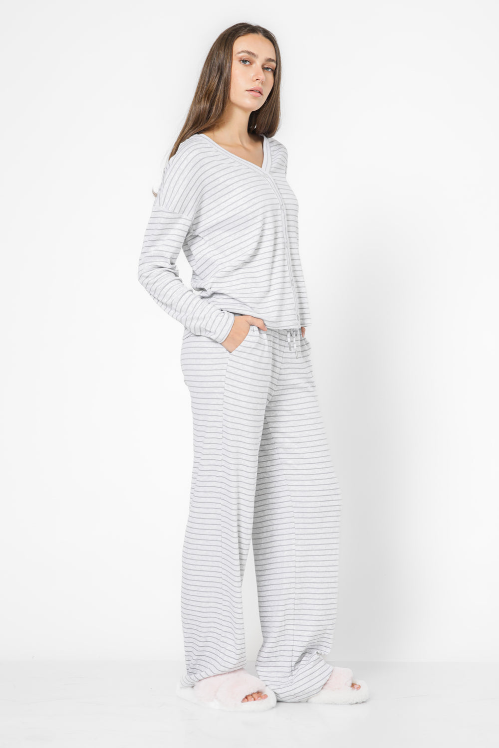 סט פיג'מה מכופתרת בהדפס פסים