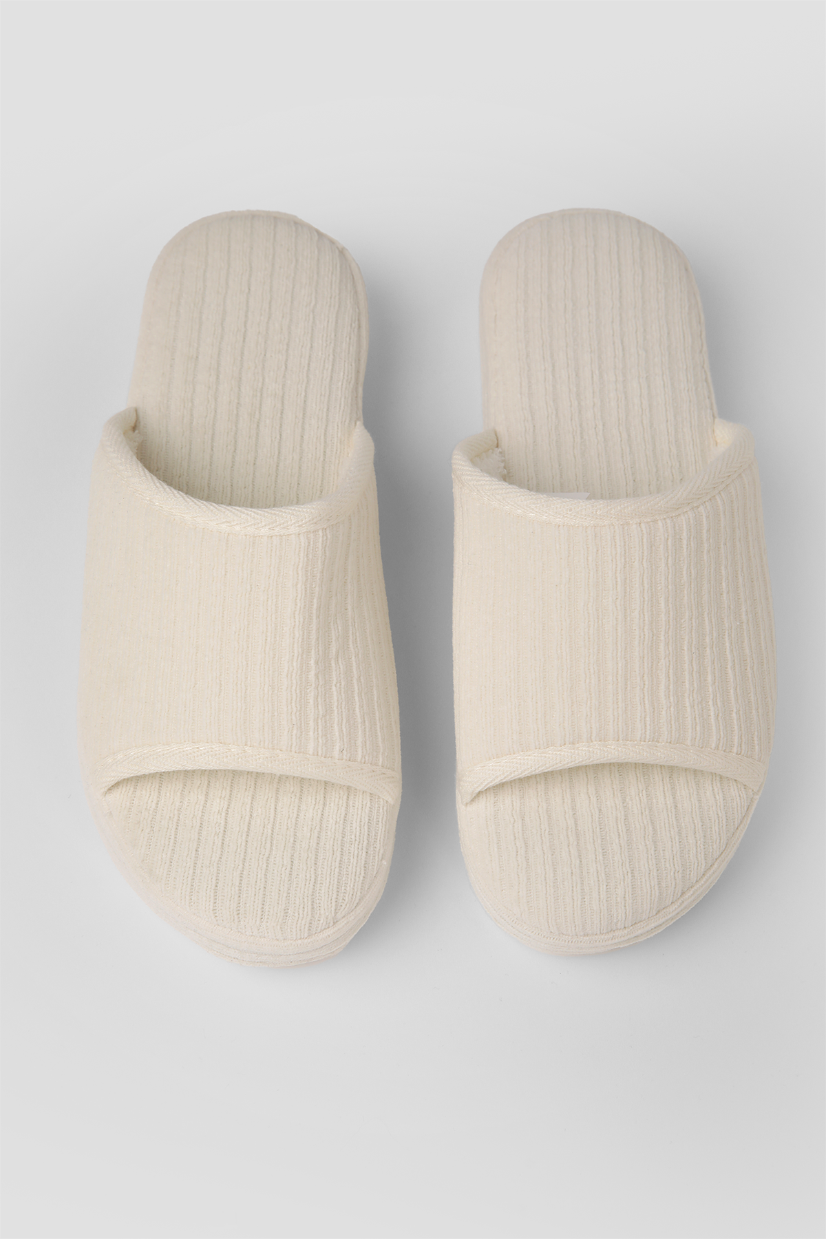 נעלי בית עם פלטפורמה