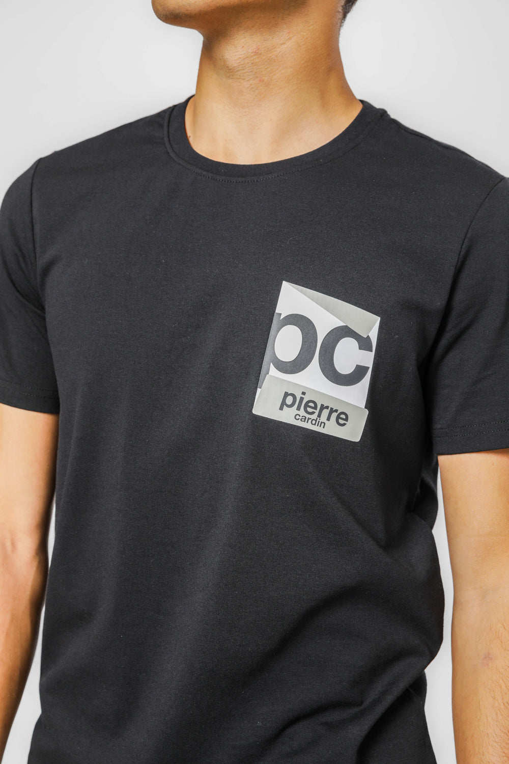 סט פנאי קצר PIERRE CARDIN בצבע שחור עם  לוגו לבן