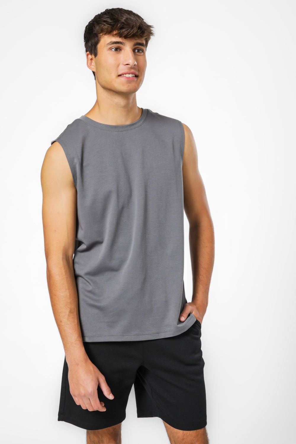 גופייה לגבר עם צווארון עגול