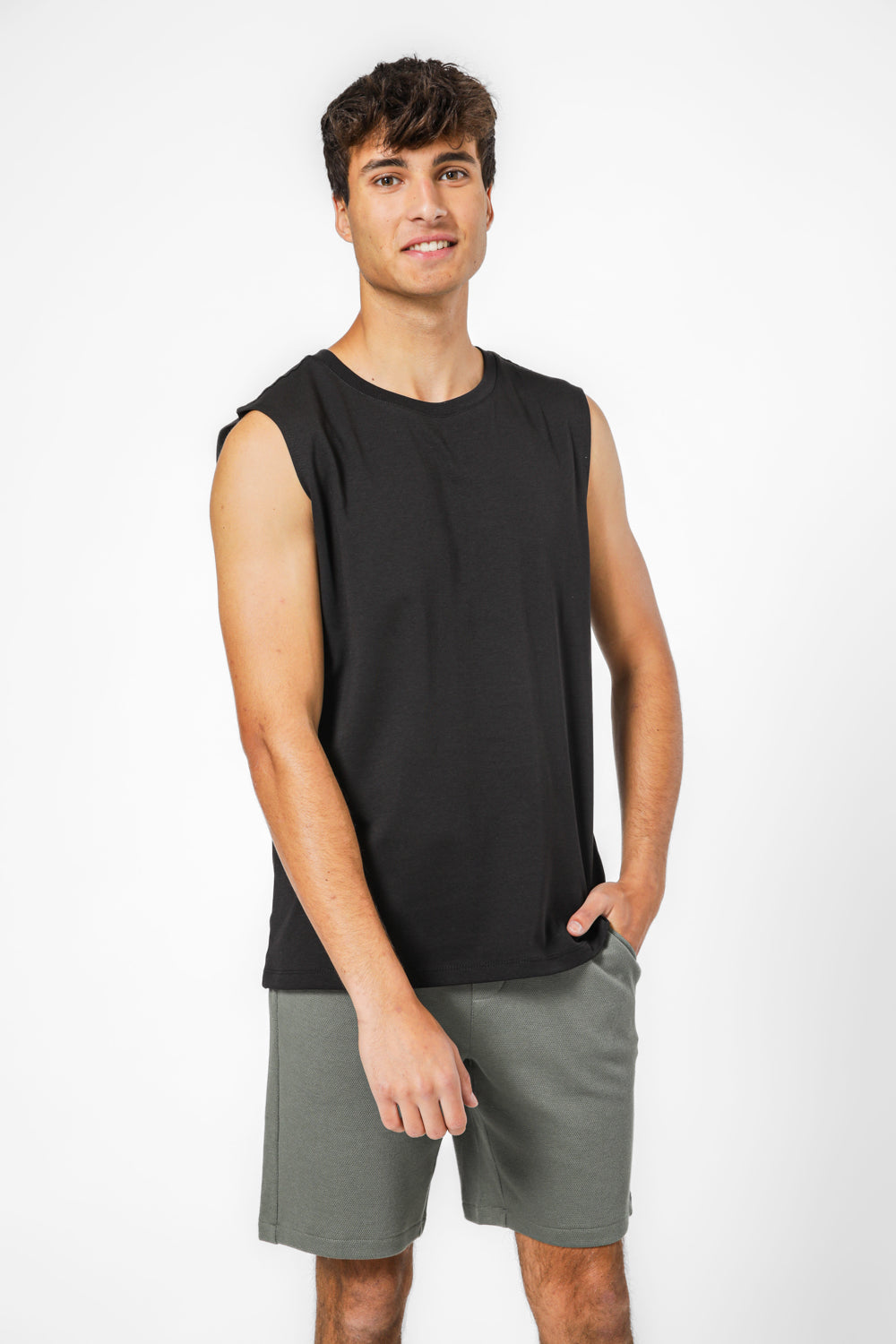 גופייה לגבר עם צווארון עגול