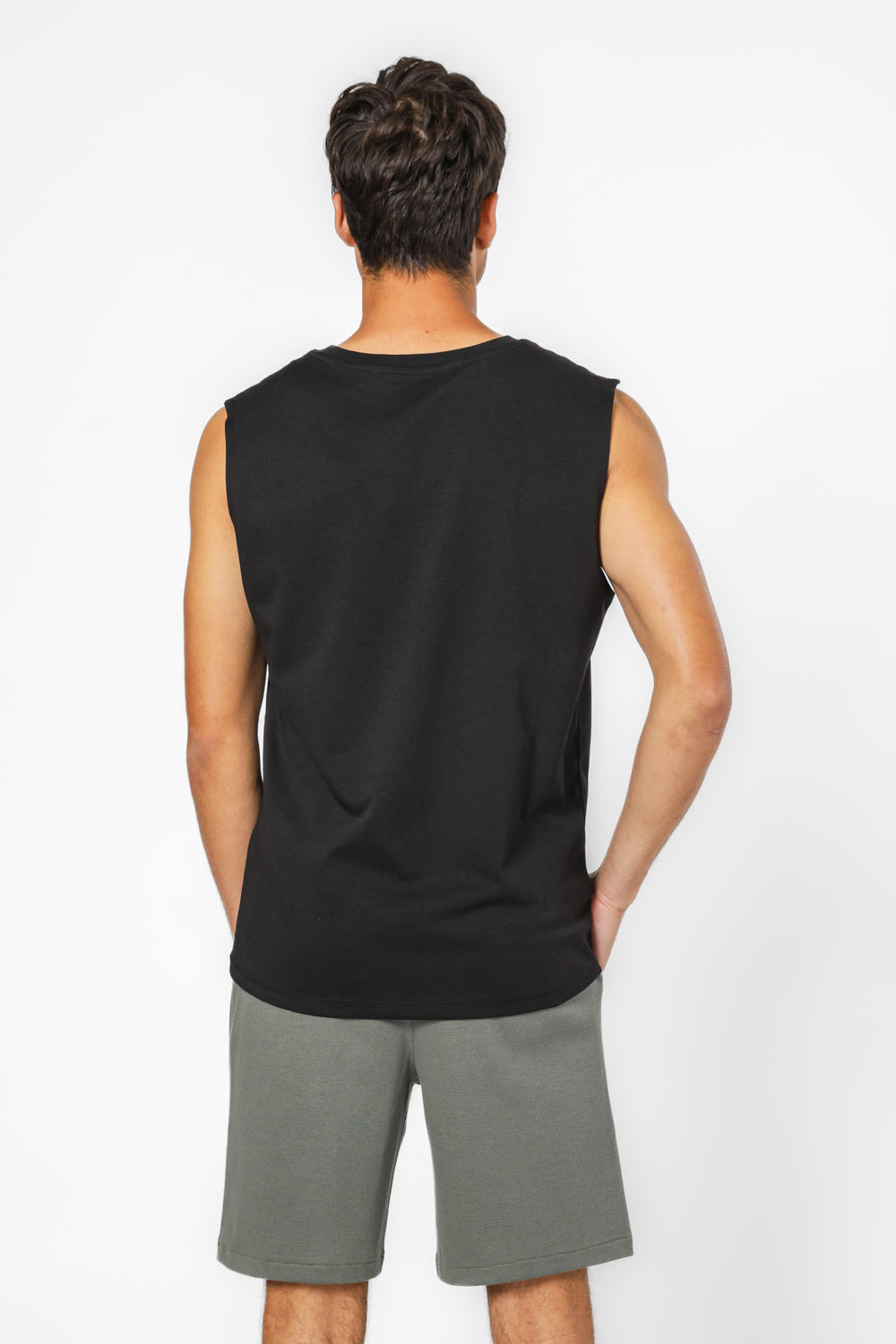 גופייה לגבר עם צווארון עגול