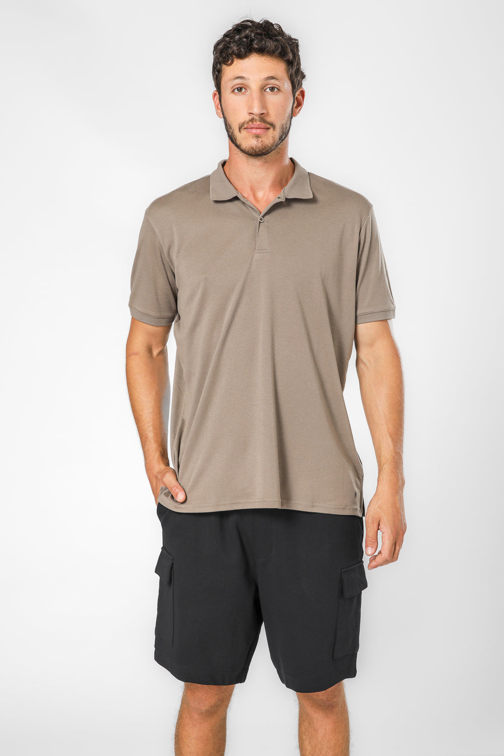 חולצת פולו קצרה בצבע בז'