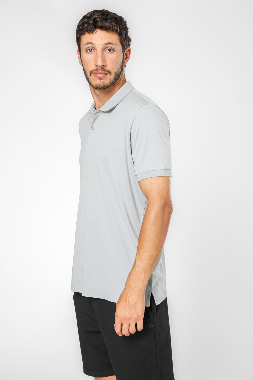 חולצת פולו קצרה בצבע אפור