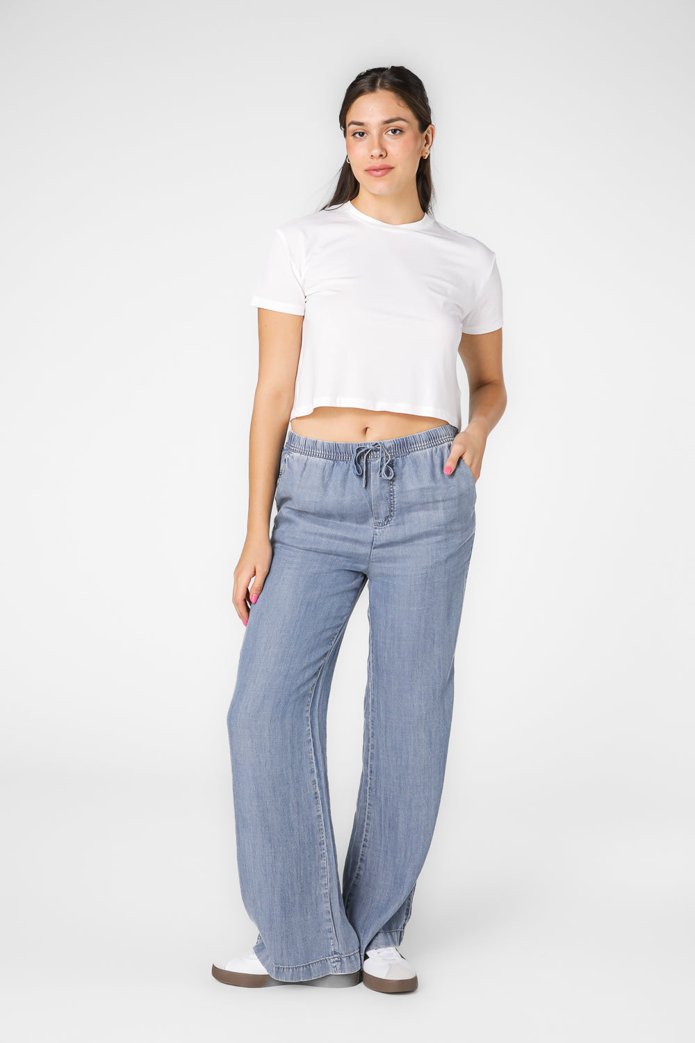 מכנסיים ארוכים במראה ג’ינס