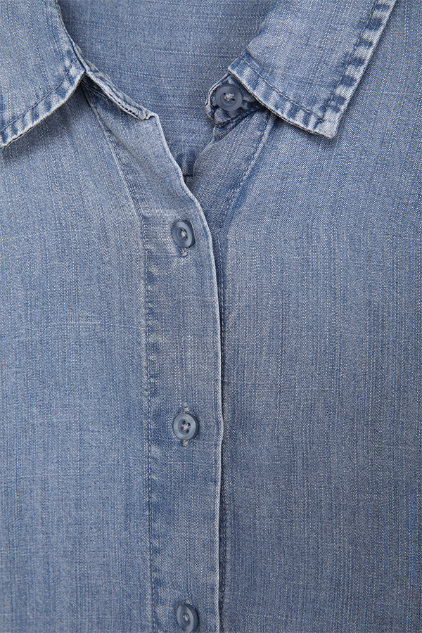 חולצה ארוכה מכופתרת בצבע ג'ינס