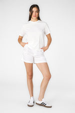 חולצה קצרה צווארון עגול