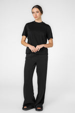 חולצה קצרה צווארון עגול