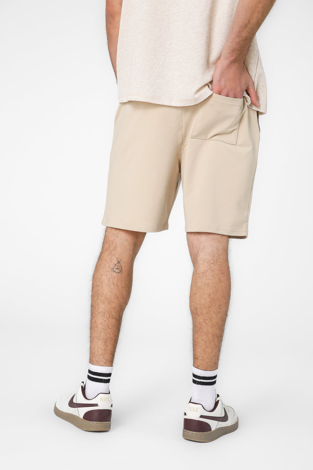 מכנסיים קצרים עם כיסים לגבר