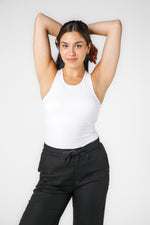 גופייה עם גוזיה מובנית