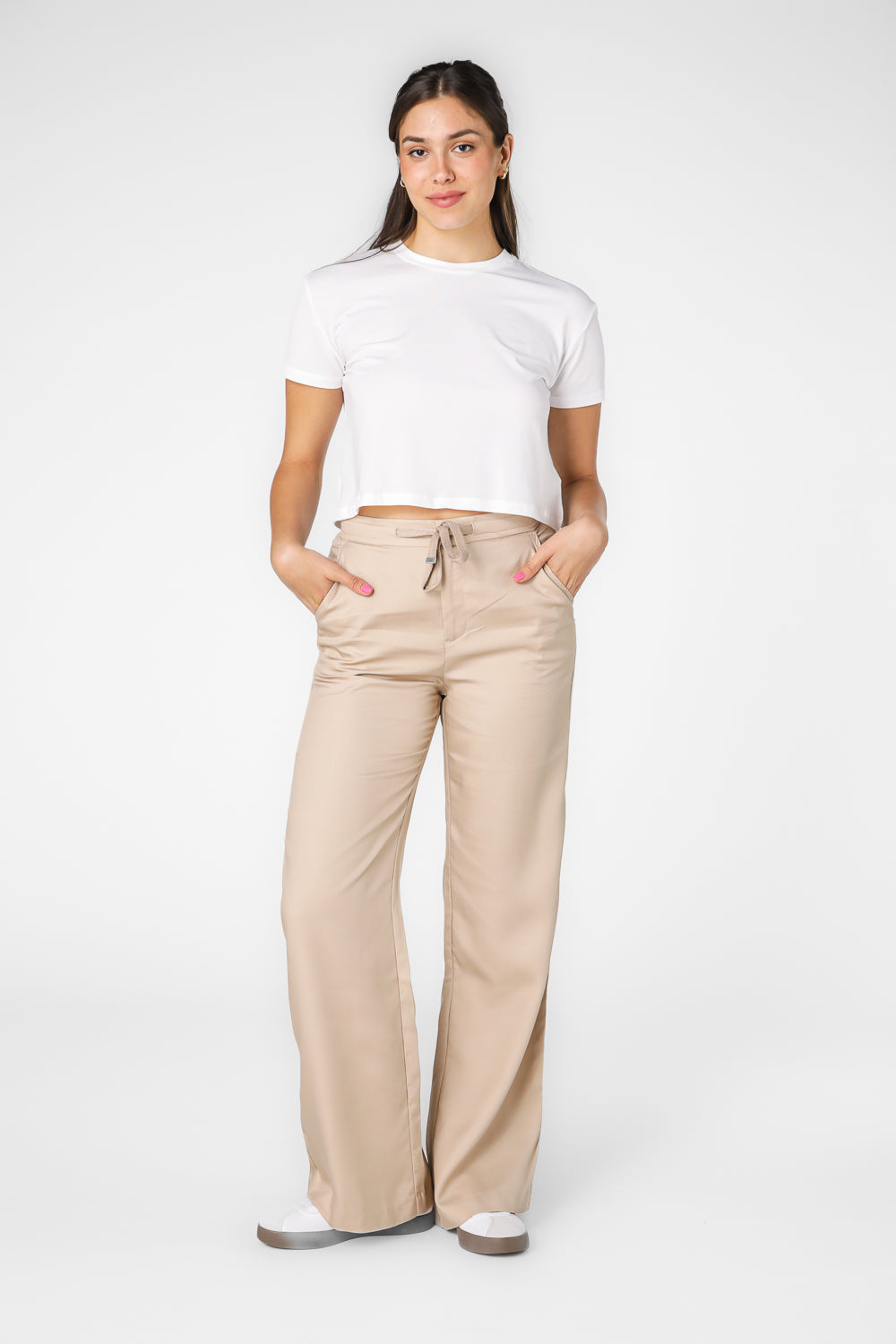 מכנסיים ארוכים במראה מחוייט בצבע בז'