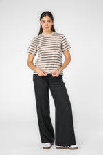 חולצה קצרה צווארון עגול