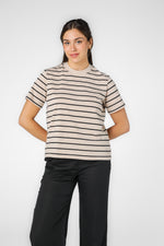 חולצה קצרה צווארון עגול