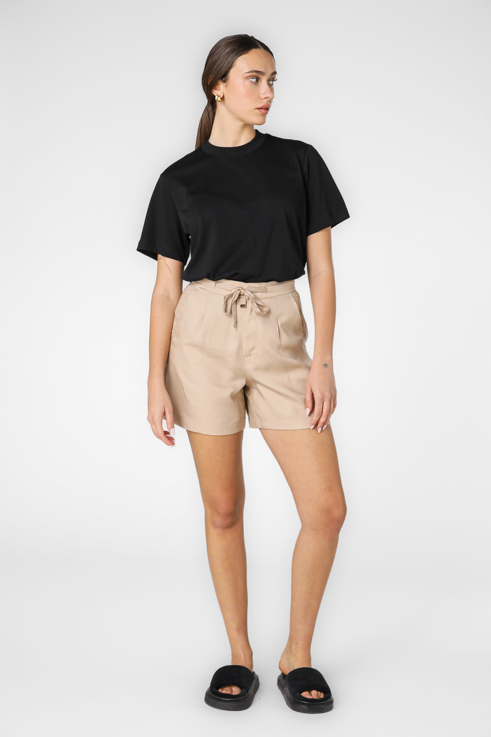 מכנסיים קצרים במראה מחוייט