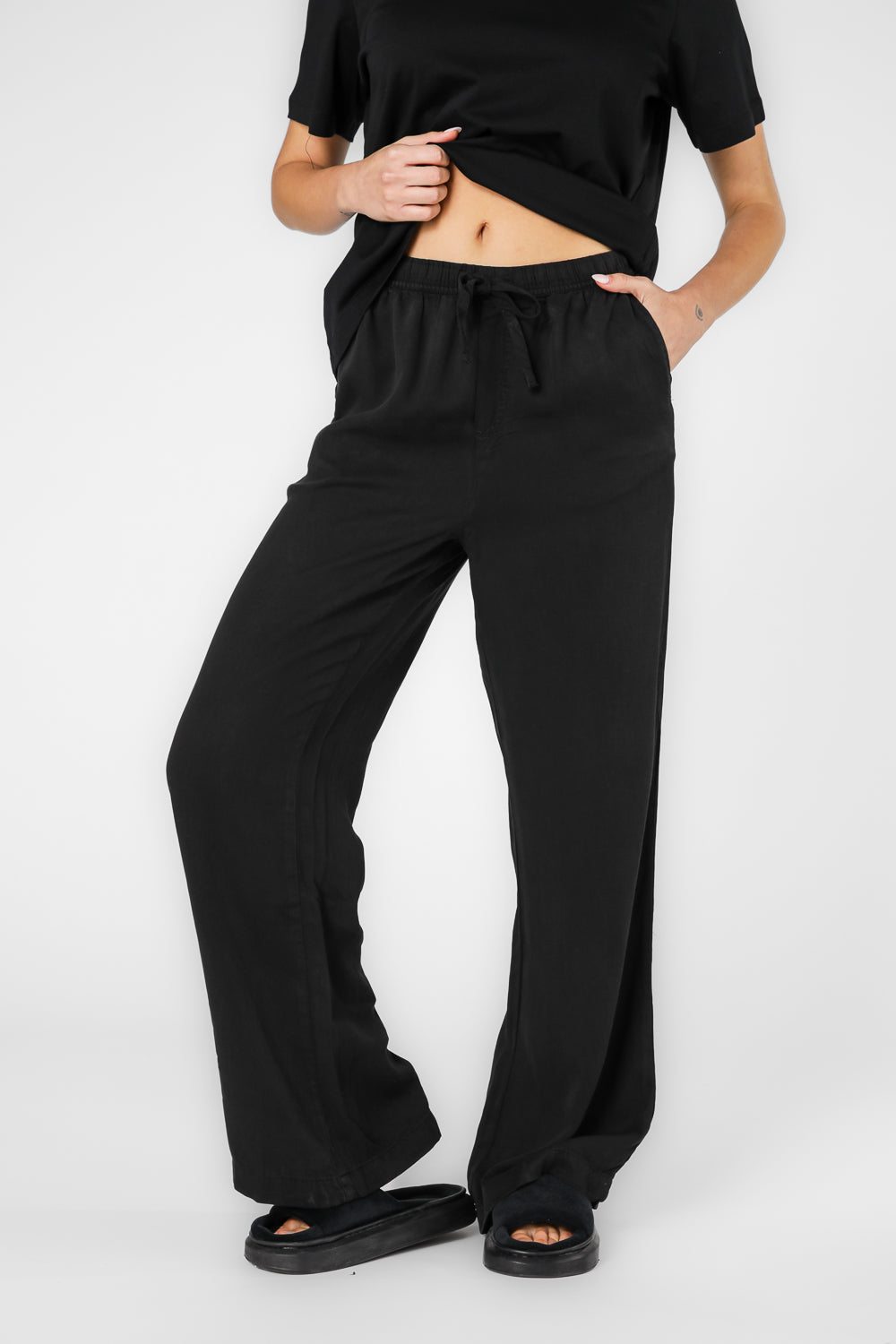 מכנסיים ארוכים בגזרה ישרה