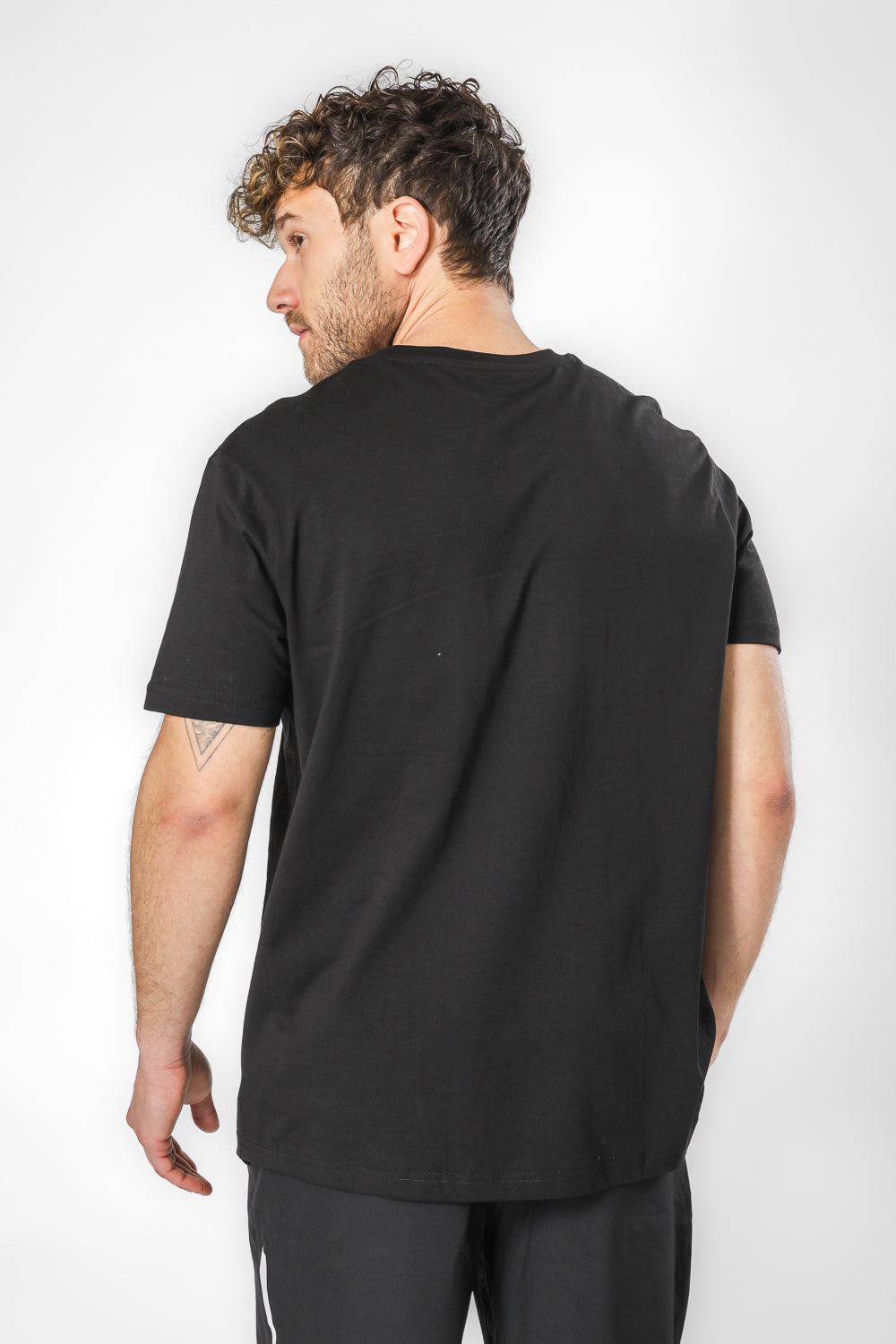 זוג חולצות  V NECK לגבר