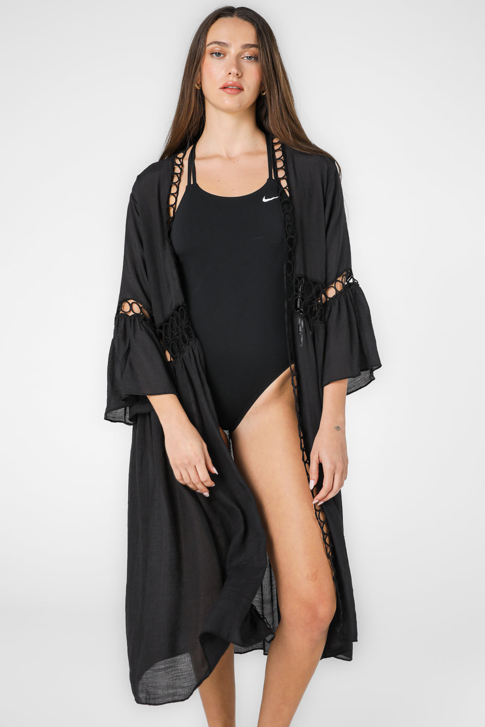 עליונית חוף לנשים בצבע שחור 
