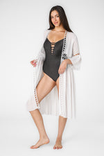 עליונית חוף לנשים בצבע לבן