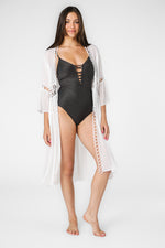 עליונית חוף לנשים בצבע לבן