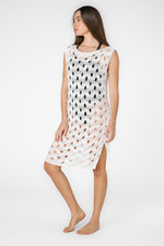 שמלת חוף סרוגה לנשים בצבע לבן