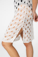 שמלת חוף סרוגה לנשים בצבע לבן