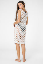 שמלת חוף סרוגה לנשים בצבע לבן