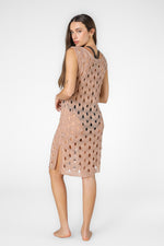 שמלת חוף סרוגה לנשים בצבע בז'