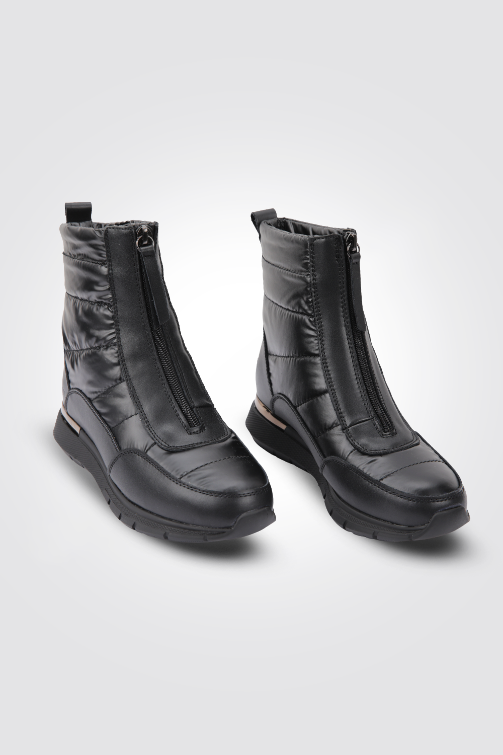 מגפון לנשים קומו בצבע שחור מבריק