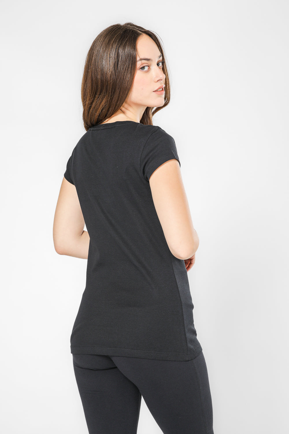 מארז שתי חולצות בייסיק קצרות צווארון וי בצבע שחור