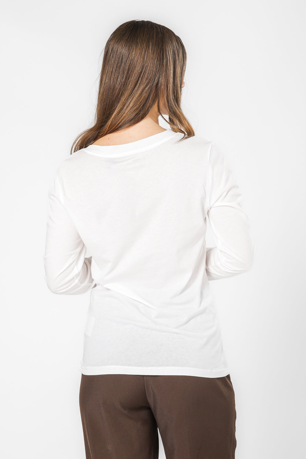 חולצת בייסיק צאוורון V לנשים