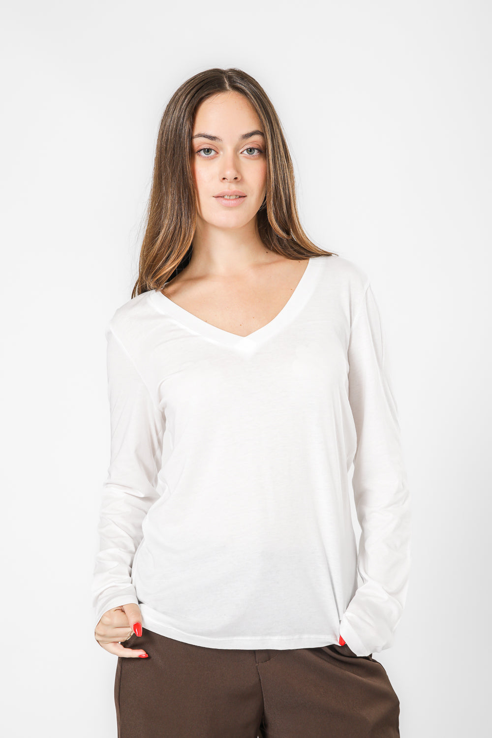 חולצת בייסיק צאוורון V לנשים