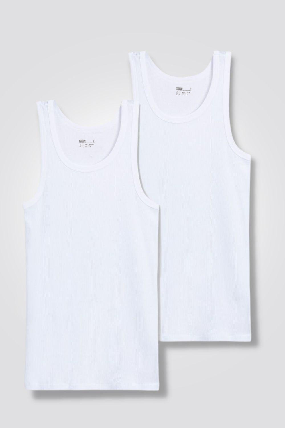 מארז שתי גופיות בייסיק לגברים מבית המותג Matchtonim בצבע לבן וללא שרוולים.