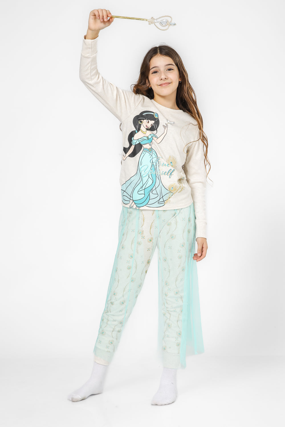 סט פיג'מה ארוכה לילדות YASMIN בצבע לבן עם שרביט