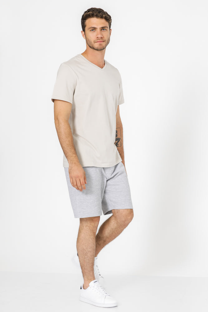 טישירט בצבע בז' צווארון V