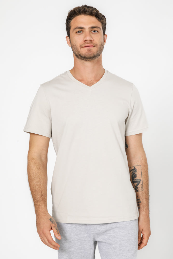 טישירט בצבע בז' צווארון V