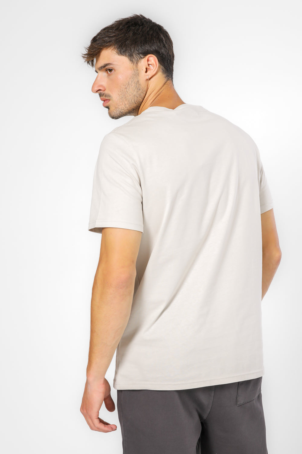 חולצה קצרה צווארון עגול צבע בז'