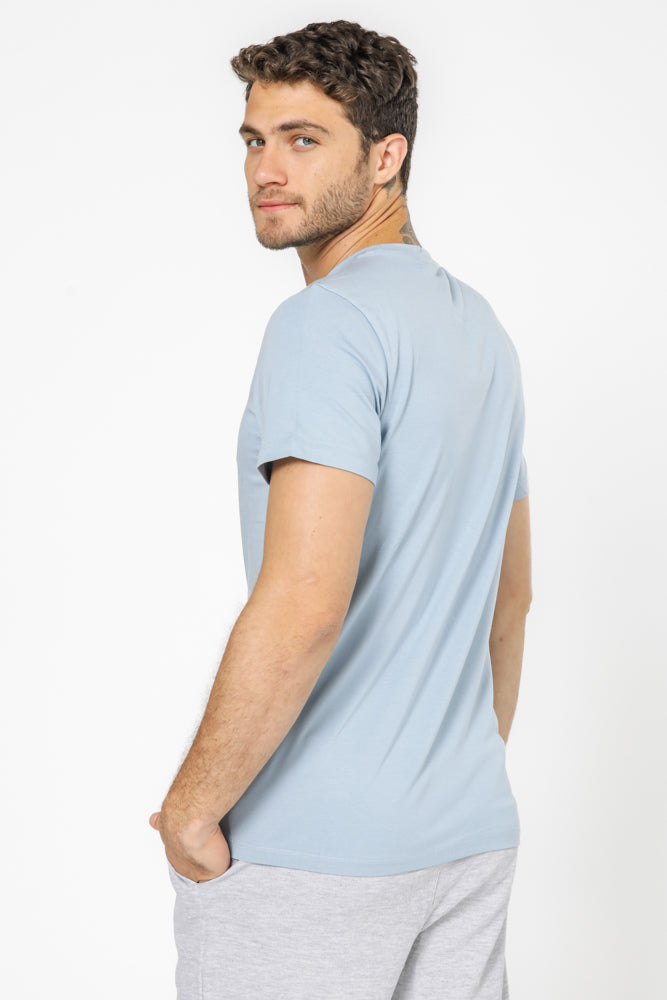 טישירט בצבע תכלת לגבר