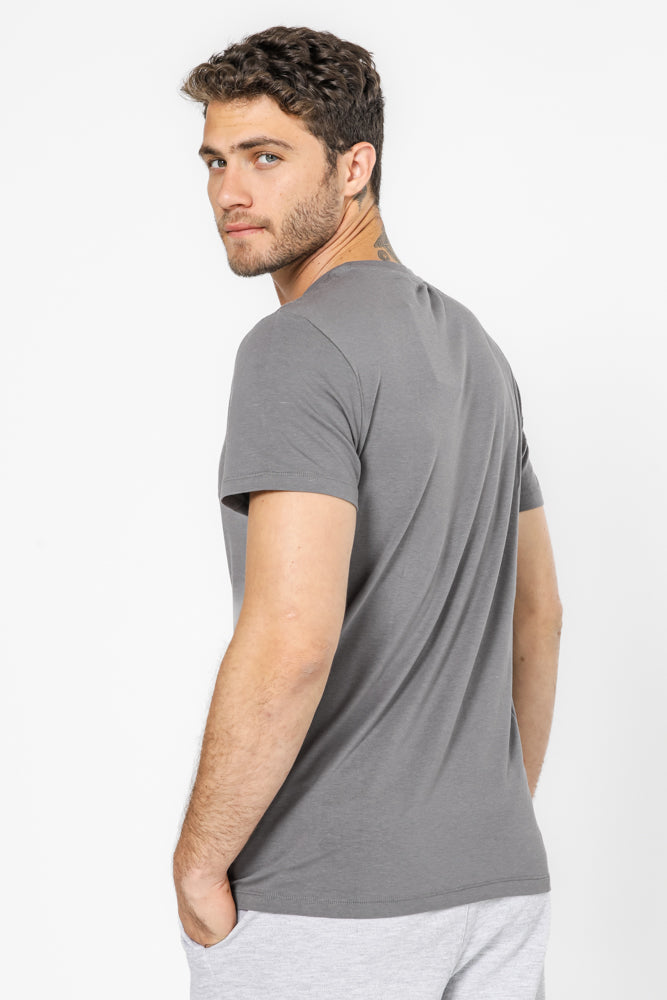 טישירט בצבע אפור