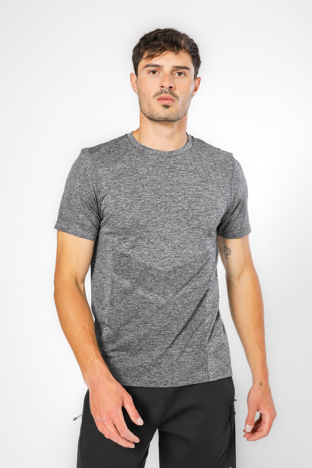 חולצה ללא תפר מנדפת זיעה ACTIVE שחור