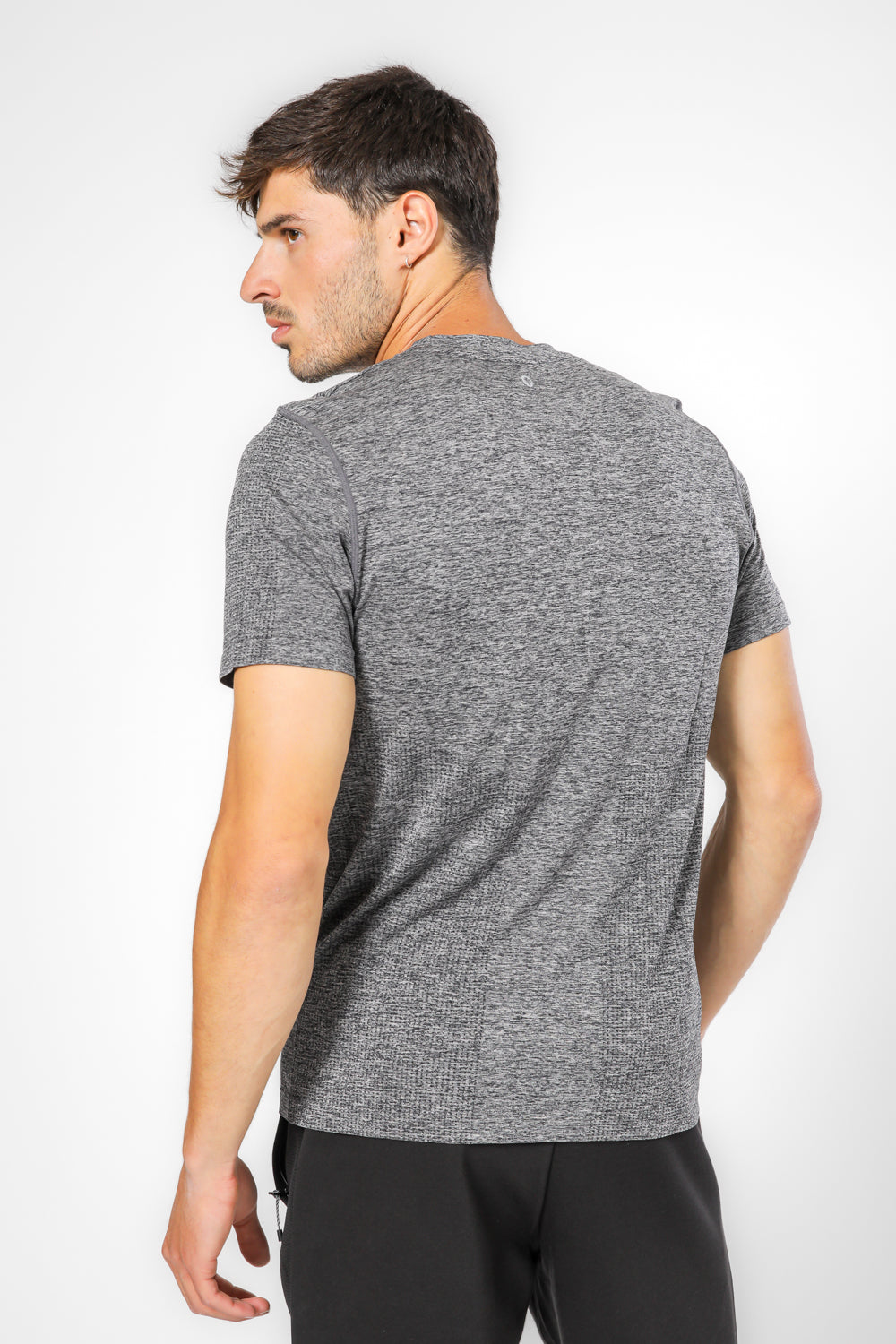 חולצה ללא תפר מנדפת זיעה ACTIVE שחור