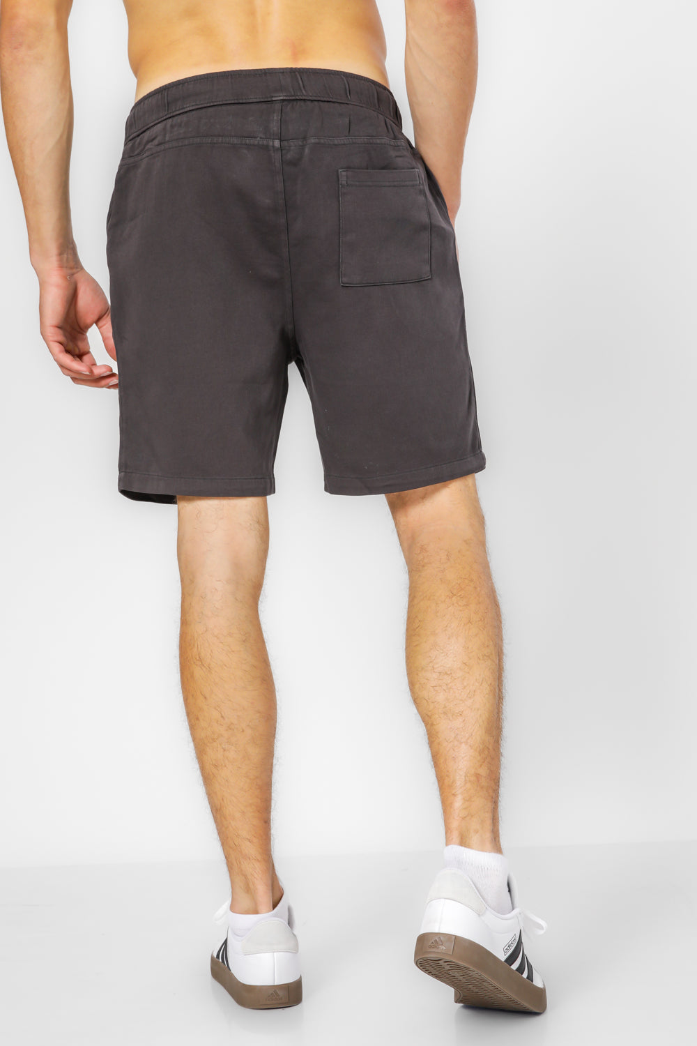 מכנסיים קצרים לגברים בצבע אפור