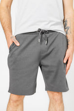 מכנסי פיקה קצרים לגבר בצבע ירוק זית