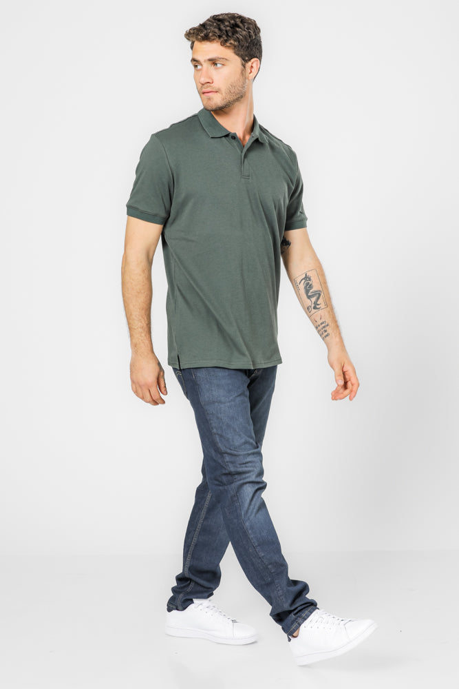 חולצת פולו בצבע ירוק זית