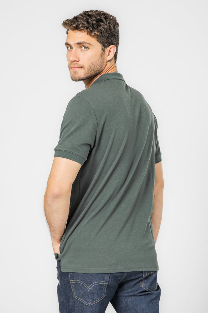 חולצת פולו בצבע ירוק זית
